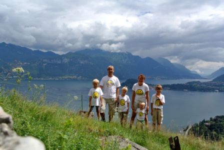 Celá rodina nad Lago Di Como